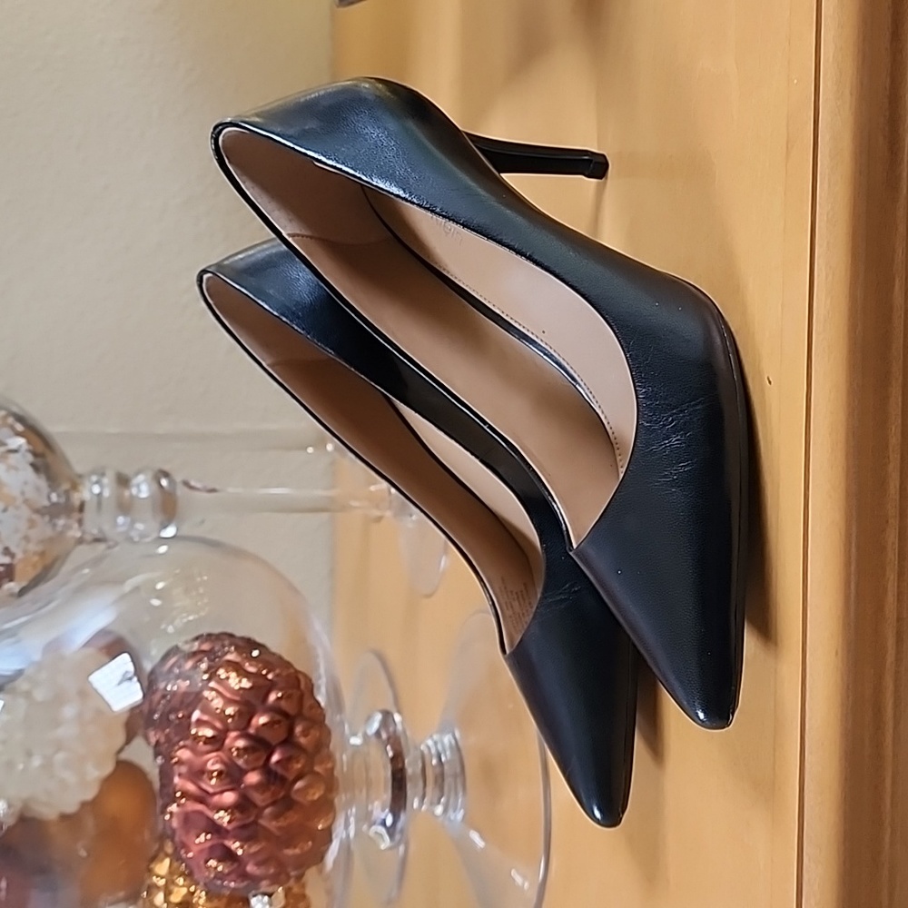 New in box! Calvin Klein Gayle Black Leather Heels Size 7